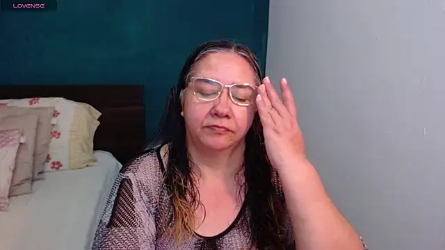 Snapshot of scaelettdubois chatting on 05-26-26, 02:18 scaelettdubois online show from 05-26-26, 02:18