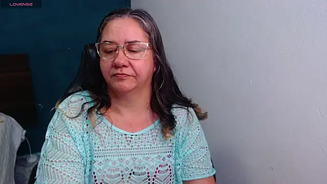 Snapshot of scaelettdubois chatting on 06-07-26, 03:32 scaelettdubois online show from 06-07-26, 03:32