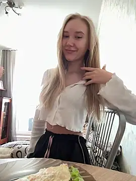 Snapshot of MariaTull chatting on 03-13-26, 06:31 MariaTull online show from 03-13-26, 06:31