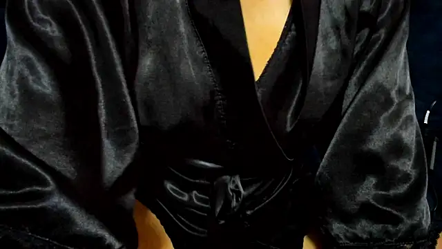 Snapshot of tiffanystonne chatting on 10-30-25, 03:24 tiffanystonne online show from 10-30-25, 03:24