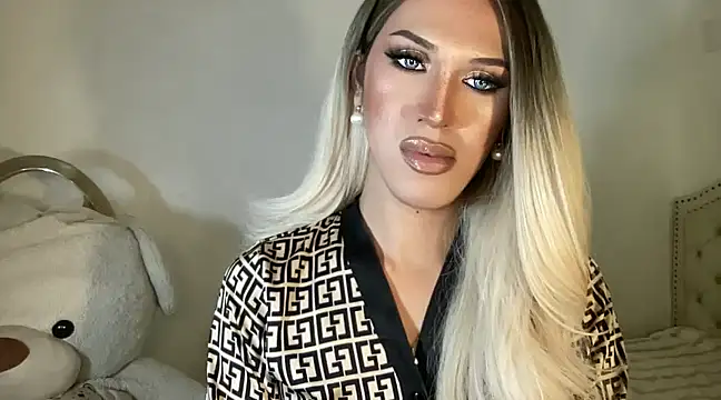 Snapshot of Ts_glamxxxx chatting on 02-07-25, 06:35 Ts glamxxxx online show from 02-07-25, 06:35