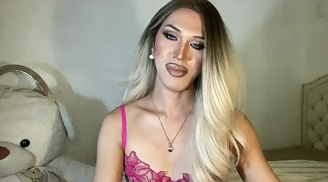 Snapshot of Ts_glamxxxx chatting on 02-07-25, 09:37 Ts glamxxxx online show from 02-07-25, 09:37