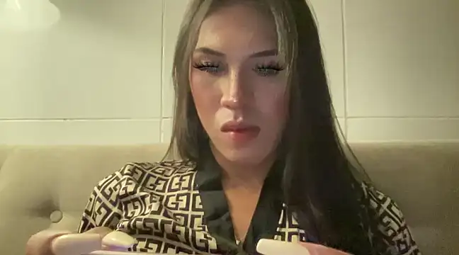 Snapshot of Ts_glamxxxx chatting on 02-09-25, 03:01 Ts glamxxxx online show from 02-09-25, 03:01