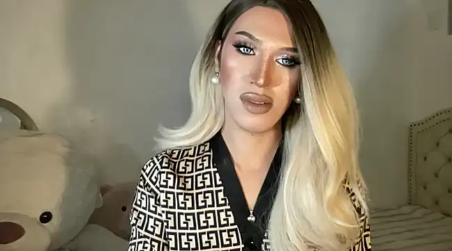 Snapshot of Ts_glamxxxx chatting on 02-11-25, 04:44 Ts glamxxxx online show from 02-11-25, 04:44