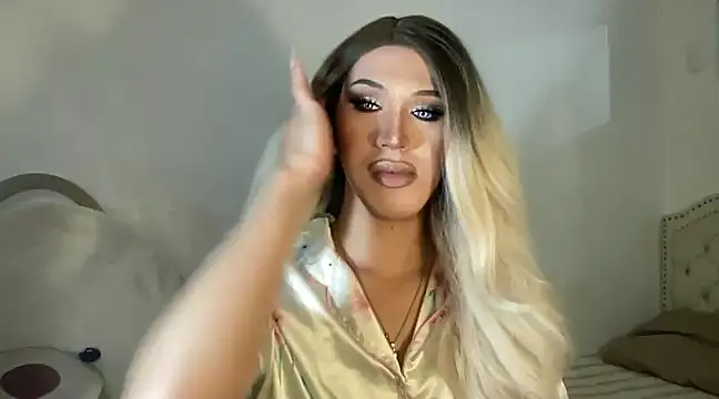 Snapshot of Ts_glamxxxx chatting on 02-15-25, 12:37 Ts glamxxxx online show from 02-15-25, 12:37