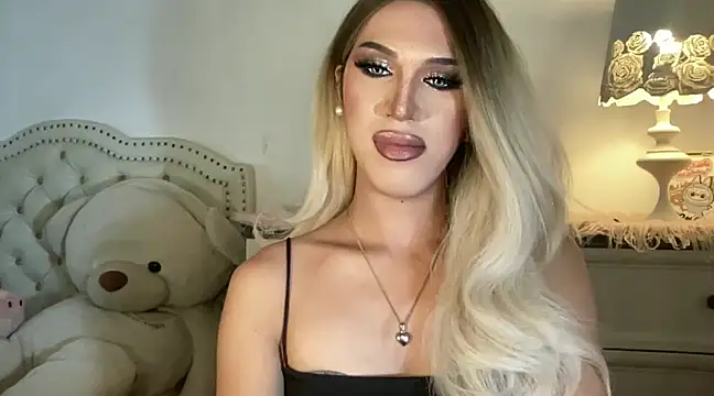 Snapshot of Ts_glamxxxx chatting on 02-25-25, 08:03 Ts glamxxxx online show from 02-25-25, 08:03