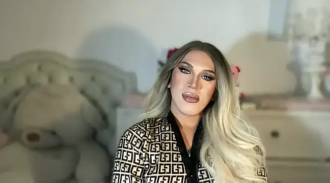 Snapshot of Ts_glamxxxx chatting on 02-27-25, 05:15 Ts glamxxxx online show from 02-27-25, 05:15