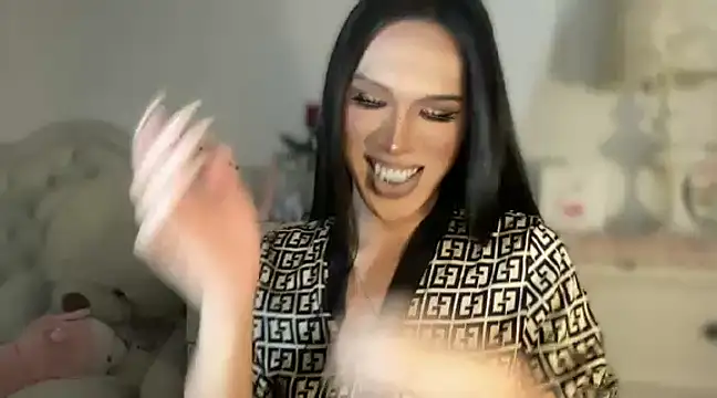 Snapshot of Ts_glamxxxx chatting on 03-06-25, 05:14 Ts glamxxxx online show from 03-06-25, 05:14