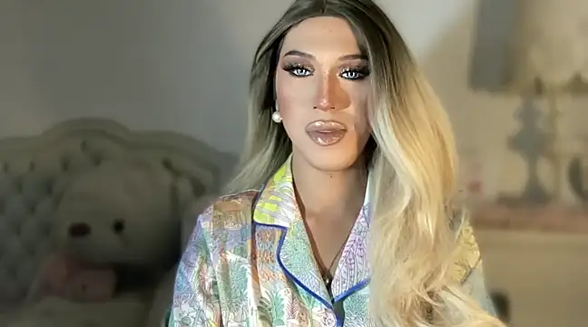 Snapshot of Ts_glamxxxx chatting on 03-11-25, 06:53 Ts glamxxxx online show from 03-11-25, 06:53