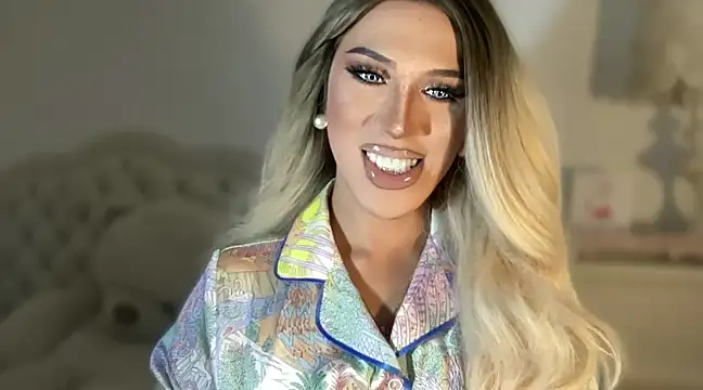 Snapshot of Ts_glamxxxx chatting on 03-12-25, 01:51 Ts glamxxxx online show from 03-12-25, 01:51