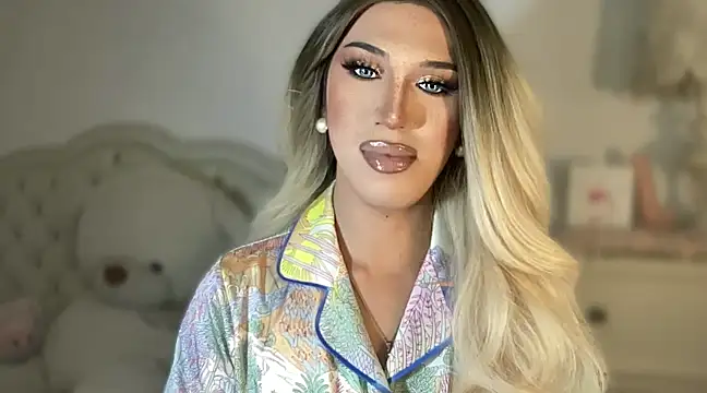 Snapshot of Ts_glamxxxx chatting on 03-14-25, 01:37 Ts glamxxxx online show from 03-14-25, 01:37