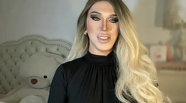 Snapshot of Ts_glamxxxx chatting on 03-20-25, 01:48 Ts glamxxxx online show from 03-20-25, 01:48