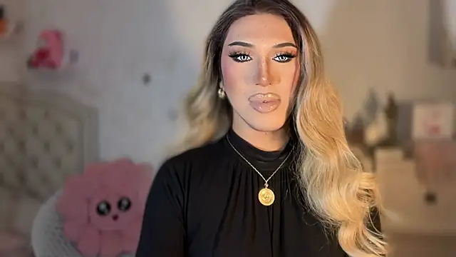 Snapshot of Ts_glamxxxx chatting on 09-12-25, 11:26 Ts glamxxxx online show from 09-12-25, 11:26