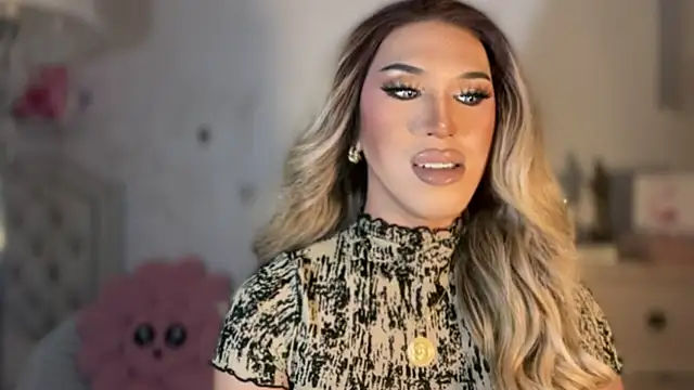 Snapshot of Ts_glamxxxx chatting on 09-20-25, 01:34 Ts glamxxxx online show from 09-20-25, 01:34