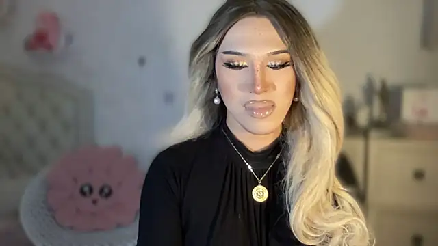 Snapshot of Ts_glamxxxx chatting on 09-23-25, 01:30 Ts glamxxxx online show from 09-23-25, 01:30