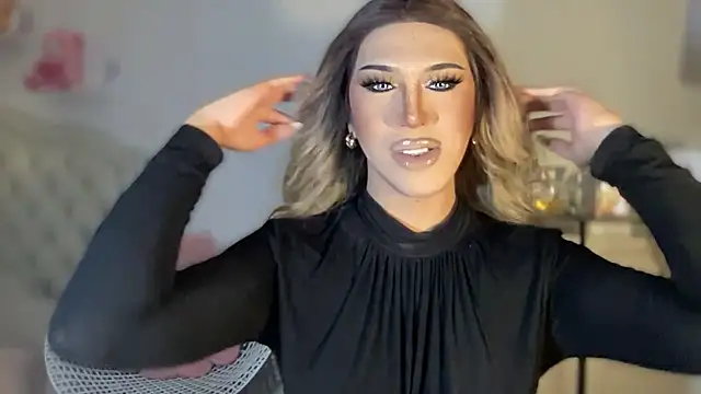 Snapshot of Ts_glamxxxx chatting on 10-05-25, 11:35 Ts glamxxxx online show from 10-05-25, 11:35