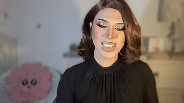 Snapshot of Ts_glamxxxx chatting on 10-15-25, 12:22 Ts glamxxxx online show from 10-15-25, 12:22