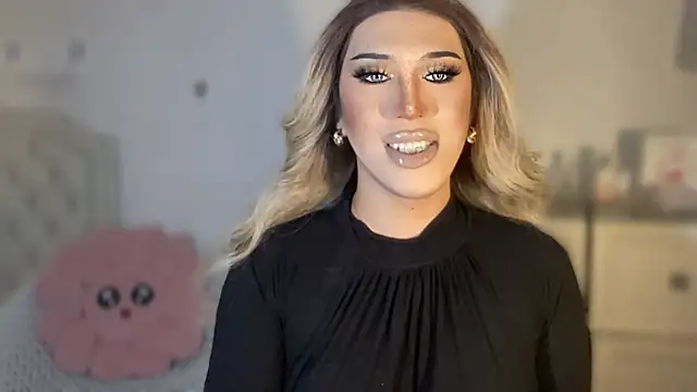 Snapshot of Ts_glamxxxx chatting on 10-18-25, 08:04 Ts glamxxxx online show from 10-18-25, 08:04