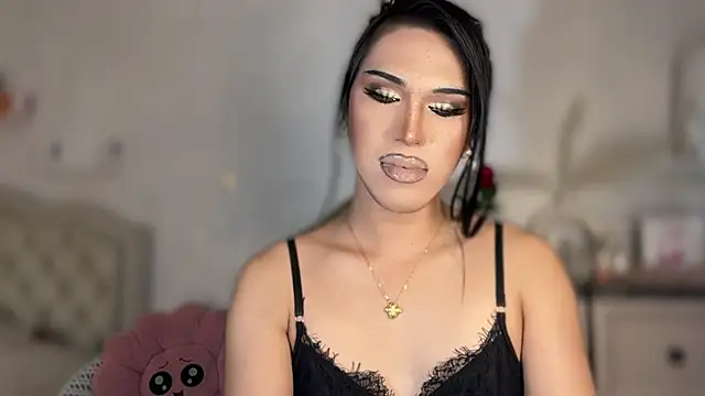 Snapshot of Ts_glamxxxx chatting on 11-08-25, 12:33 Ts glamxxxx online show from 11-08-25, 12:33