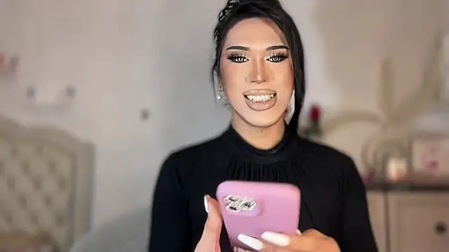 Snapshot of Ts_glamxxxx chatting on 11-14-25, 12:20 Ts glamxxxx online show from 11-14-25, 12:20