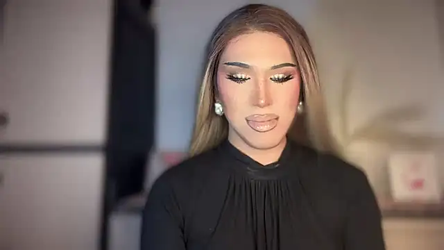 Snapshot of Ts_glamxxxx chatting on 12-17-25, 01:55 Ts glamxxxx online show from 12-17-25, 01:55