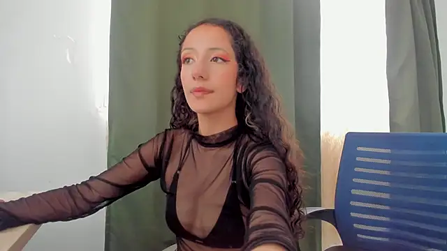 Lucia Fuster online show from 07-10-26, 07:49