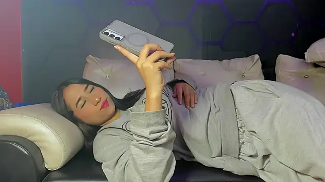 miacam-hot online show from 10-18-25, 11:33