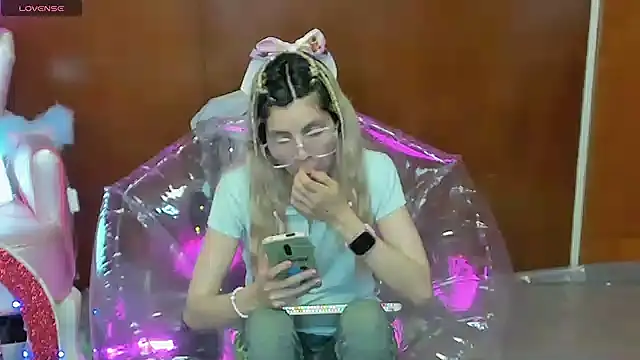 Skinygirl online show from 03-14-26, 11:32