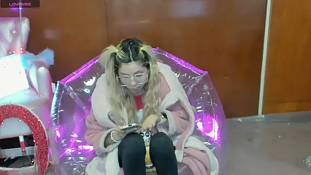 Skinygirl online show from 03-22-26, 11:52