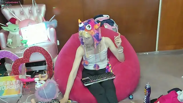 Snapshot of Skinygirl chatting on 04-29-26, 11:44 Skinygirl online show from 04-29-26, 11:44