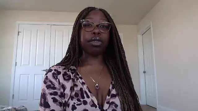 Snapshot of MadamIndigo chatting on 03-12-25, 02:56 MadamIndigo online show from 03-12-25, 02:56