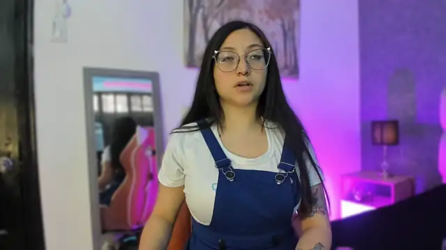 lucy neil online show from 02-11-25, 07:05