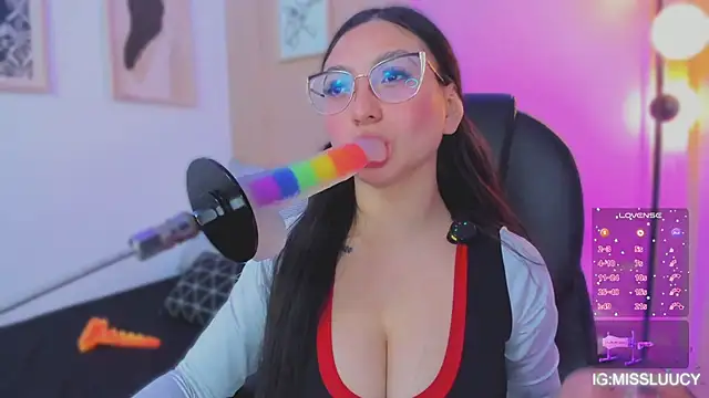 lucy neil online show from 04-09-26, 06:19