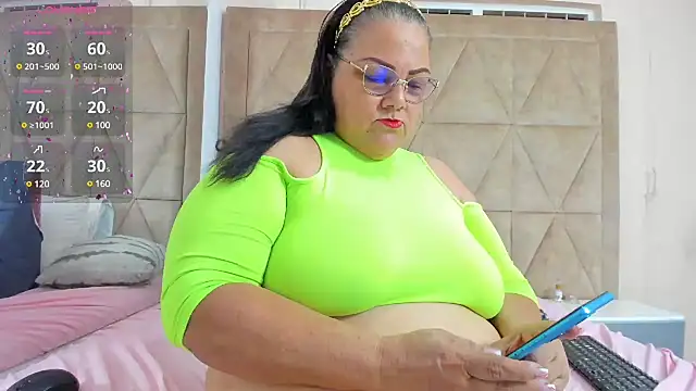 Snapshot of mommy_cute chatting on 02-23-25, 10:31 mommy cute online show from 02-23-25, 10:31