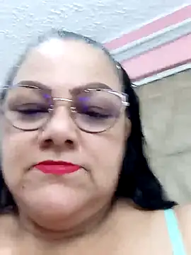 Snapshot of mommy_cute chatting on 09-13-25, 03:17 mommy cute online show from 09-13-25, 03:17