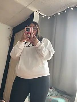 isabellaa 3 online show from 04-28-26, 08:25