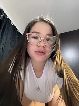 Snapshot of Lucyklein2022 chatting on 12-13-24, 02:32 Lucyklein2022 online show from 12-13-24, 02:32