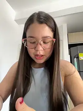 Snapshot of Lucyklein2022 chatting on 12-15-24, 06:15 Lucyklein2022 online show from 12-15-24, 06:15