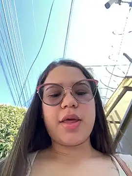 Snapshot of Lucyklein2022 chatting on 12-31-24, 01:52 Lucyklein2022 online show from 12-31-24, 01:52