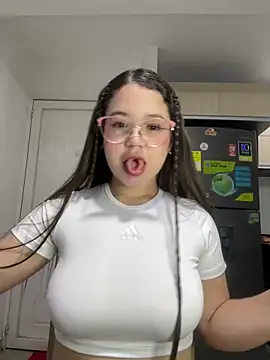 Snapshot of Lucyklein2022 chatting on 01-11-25, 03:34 Lucyklein2022 online show from 01-11-25, 03:34