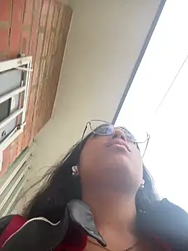 vaness weet online show from 02-10-25, 08:21