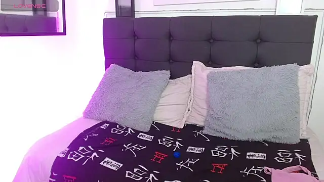 vaness weet online show from 10-23-25, 07:23