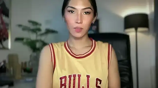 Bella Gordon online show from 02-24-25, 02:15