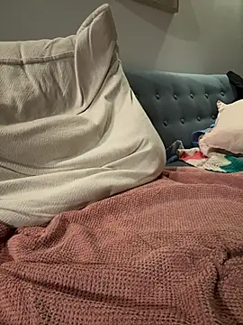 Snapshot of GrowHuge chatting on 02-17-25, 07:26 GrowHuge online show from 02-17-25, 07:26