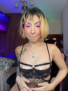 Cinamoonn online show from 04-19-26, 04:17