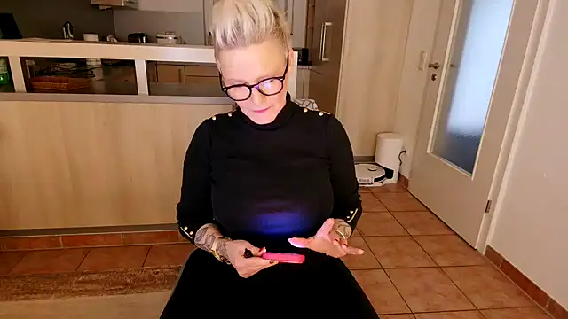 Snapshot of German_Milf chatting on 01-04-25, 02:25 German Milf online show from 01-04-25, 02:25