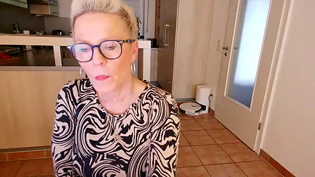 Snapshot of German_Milf chatting on 01-06-25, 01:52 German Milf online show from 01-06-25, 01:52