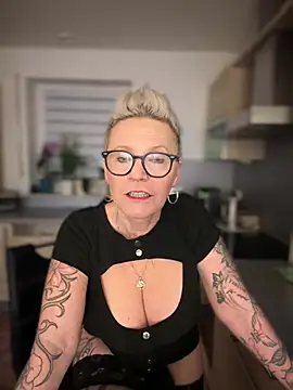 Snapshot of German_Milf chatting on 01-10-25, 01:41 German Milf online show from 01-10-25, 01:41