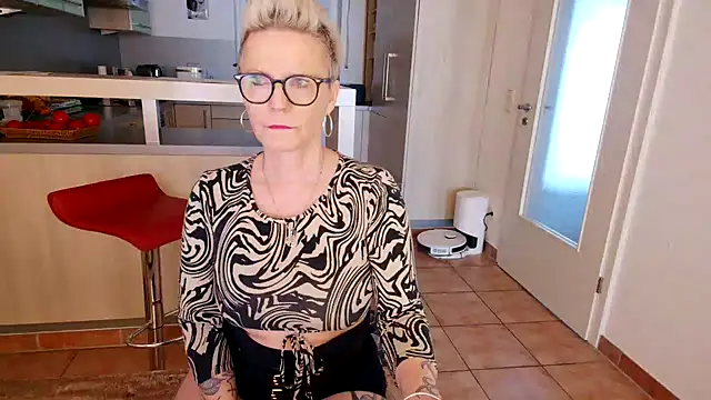 Snapshot of German_Milf chatting on 01-13-25, 01:39 German Milf online show from 01-13-25, 01:39