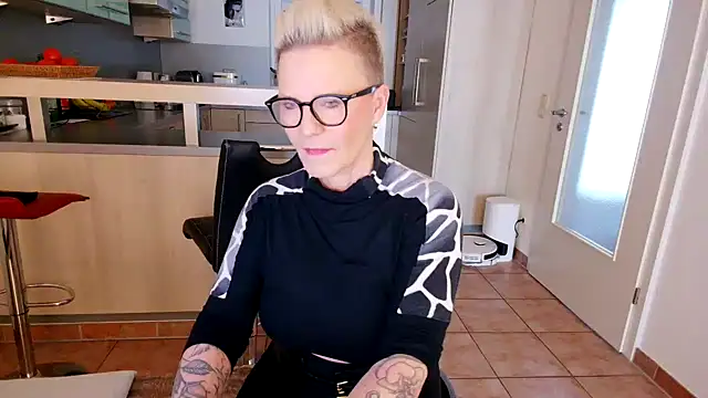 Snapshot of German_Milf chatting on 01-16-25, 01:36 German Milf online show from 01-16-25, 01:36